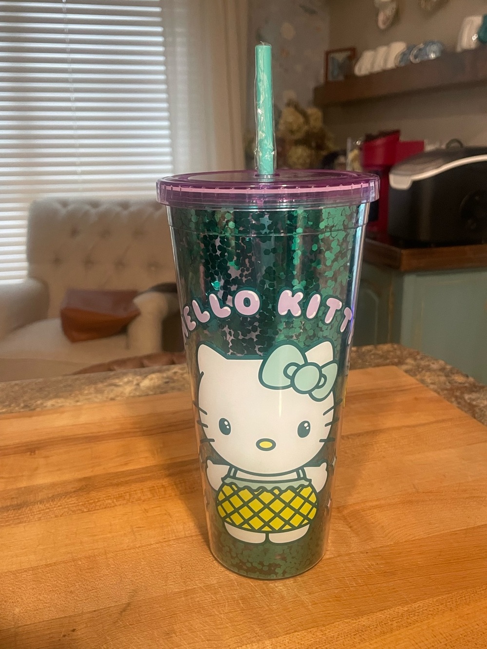 Silver Buffalo Sanrio Hello Kitty 32 oz tumbler